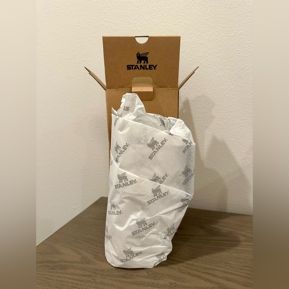 NWT Stanley Black Chroma 30oz Tumbler - Picture 4 of 7